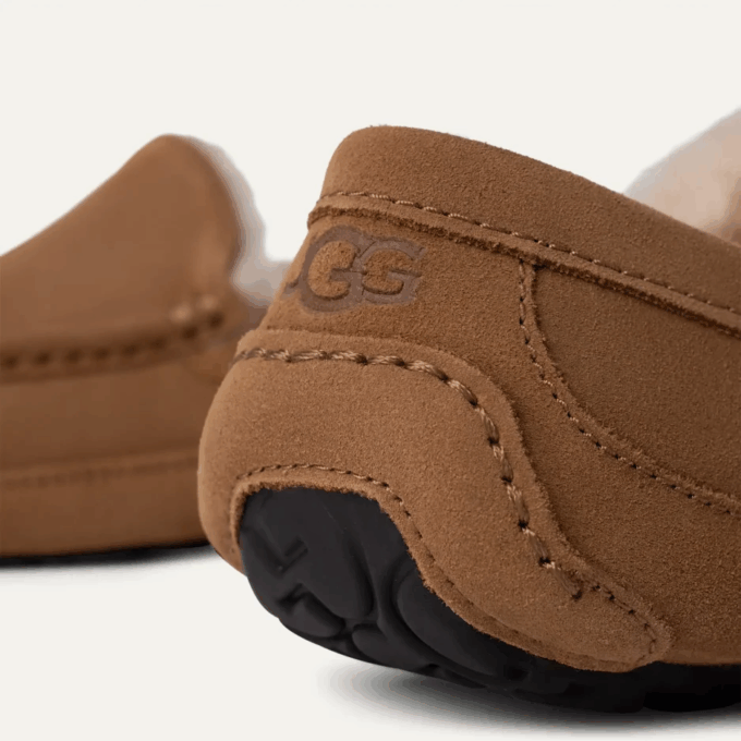UGG Ascot